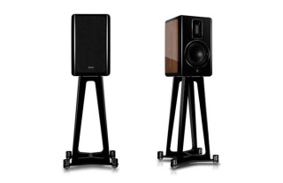 Quad Revela 1 Stands 2